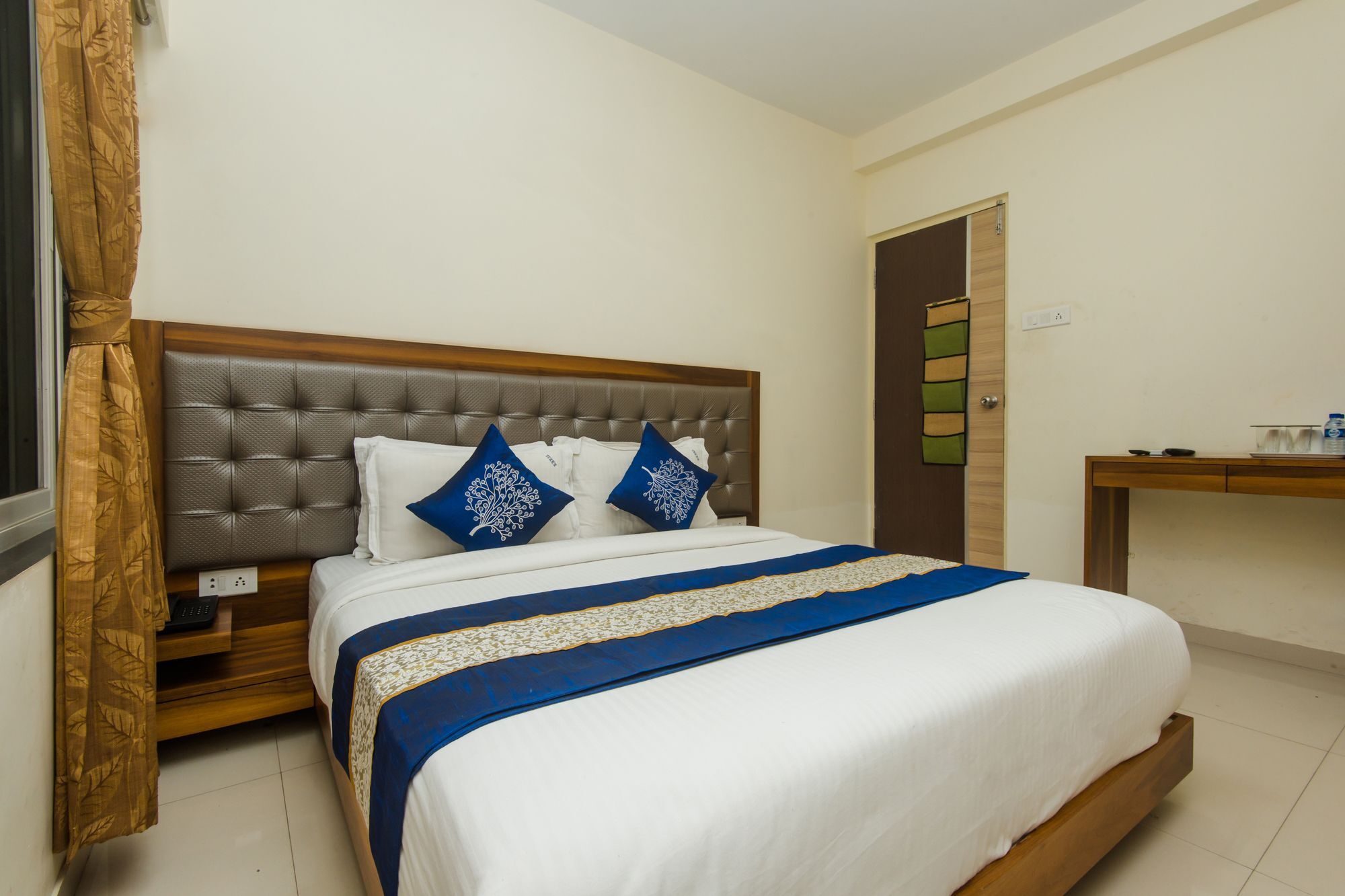 Oyo 11441 Hotel Blue Bells Residency Bombaim Exterior foto