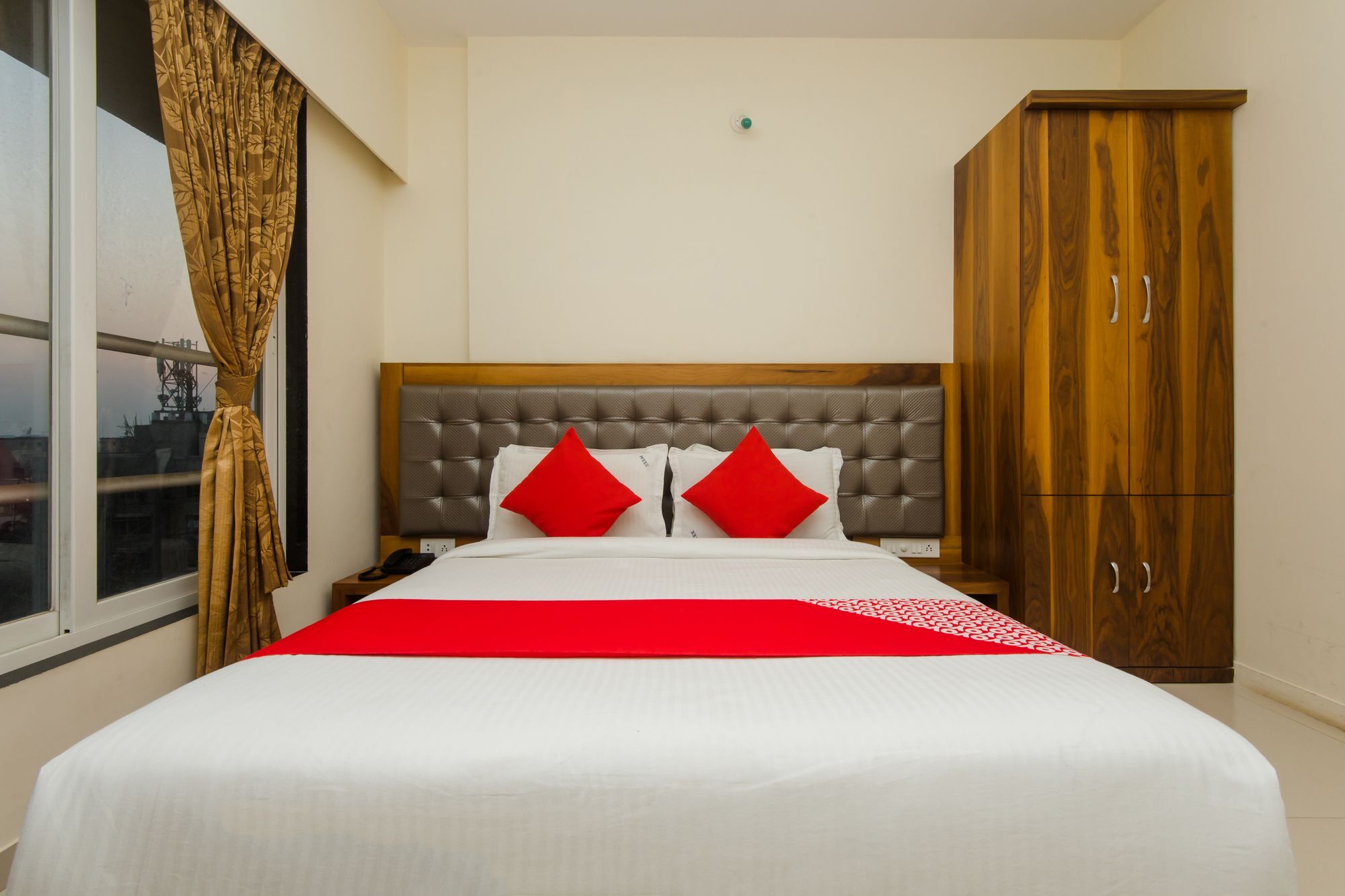 Oyo 11441 Hotel Blue Bells Residency Bombaim Exterior foto